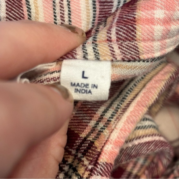 🛍️3/$30 Gap women’s button up pink  plaid shirt in‎ size large - Picture 6 of 7